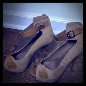 Super cute tan shoes, Never Worn